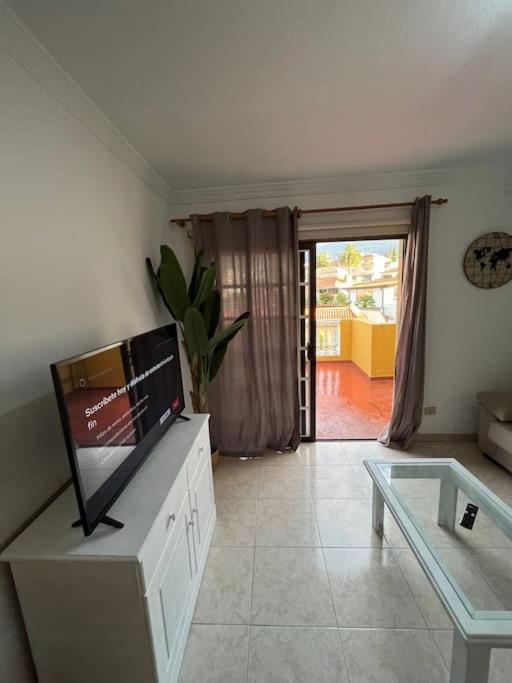 Grosse Terrasse Mit Esstisch, Markise. Einfach Appartement Los Realejos