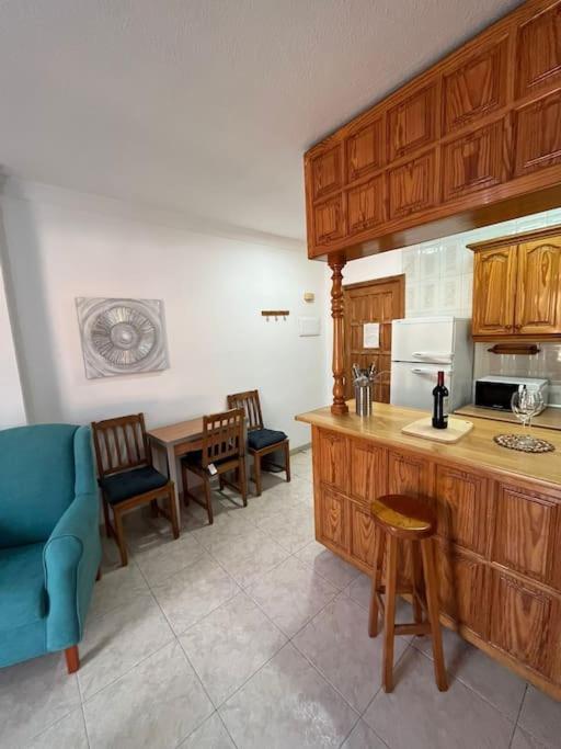 Appartement Grosse Terrasse Mit Esstisch, Markise. Einfach