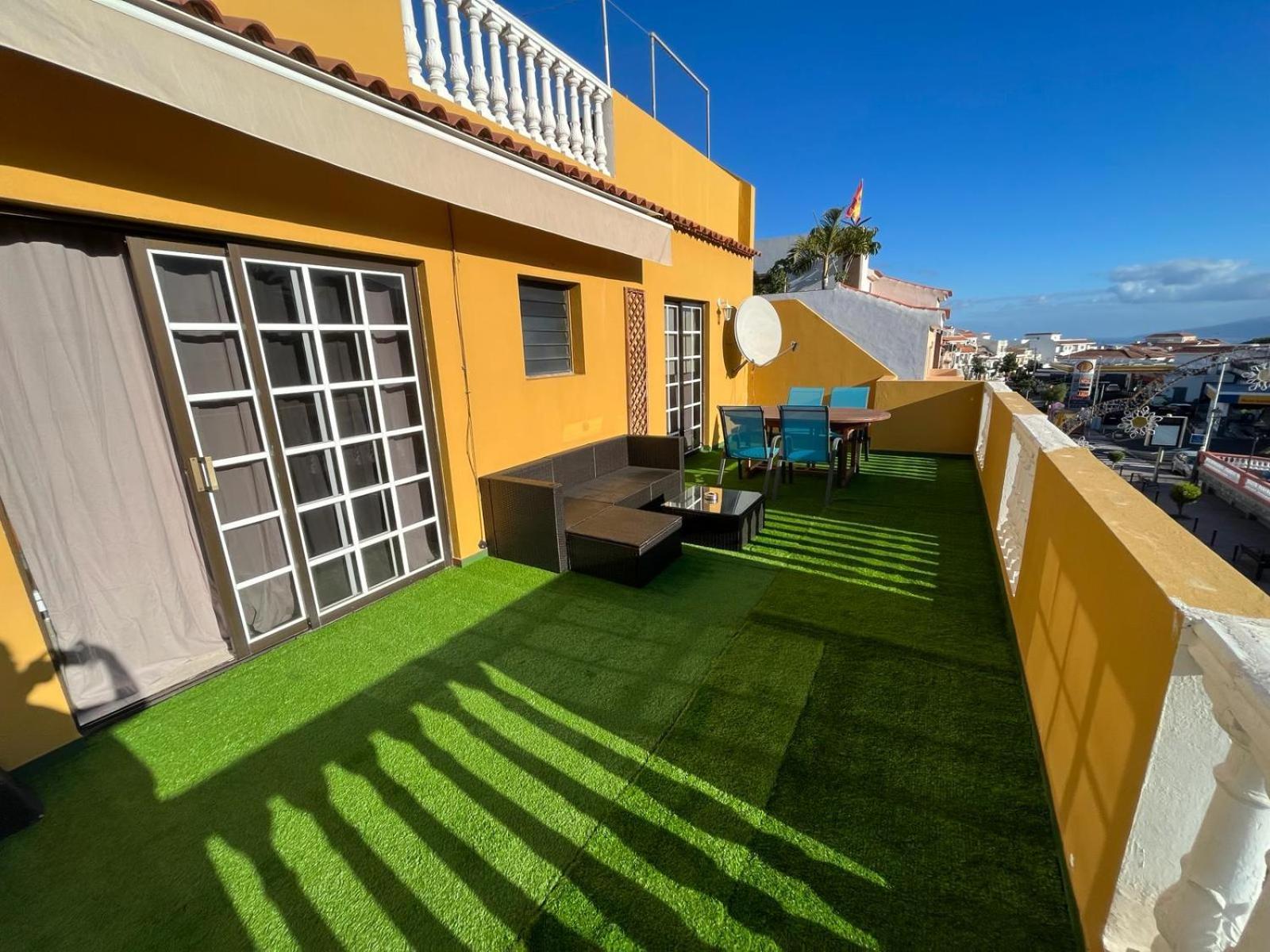 Appartamento Grosse Terrasse Mit Esstisch, Markise. Einfach *